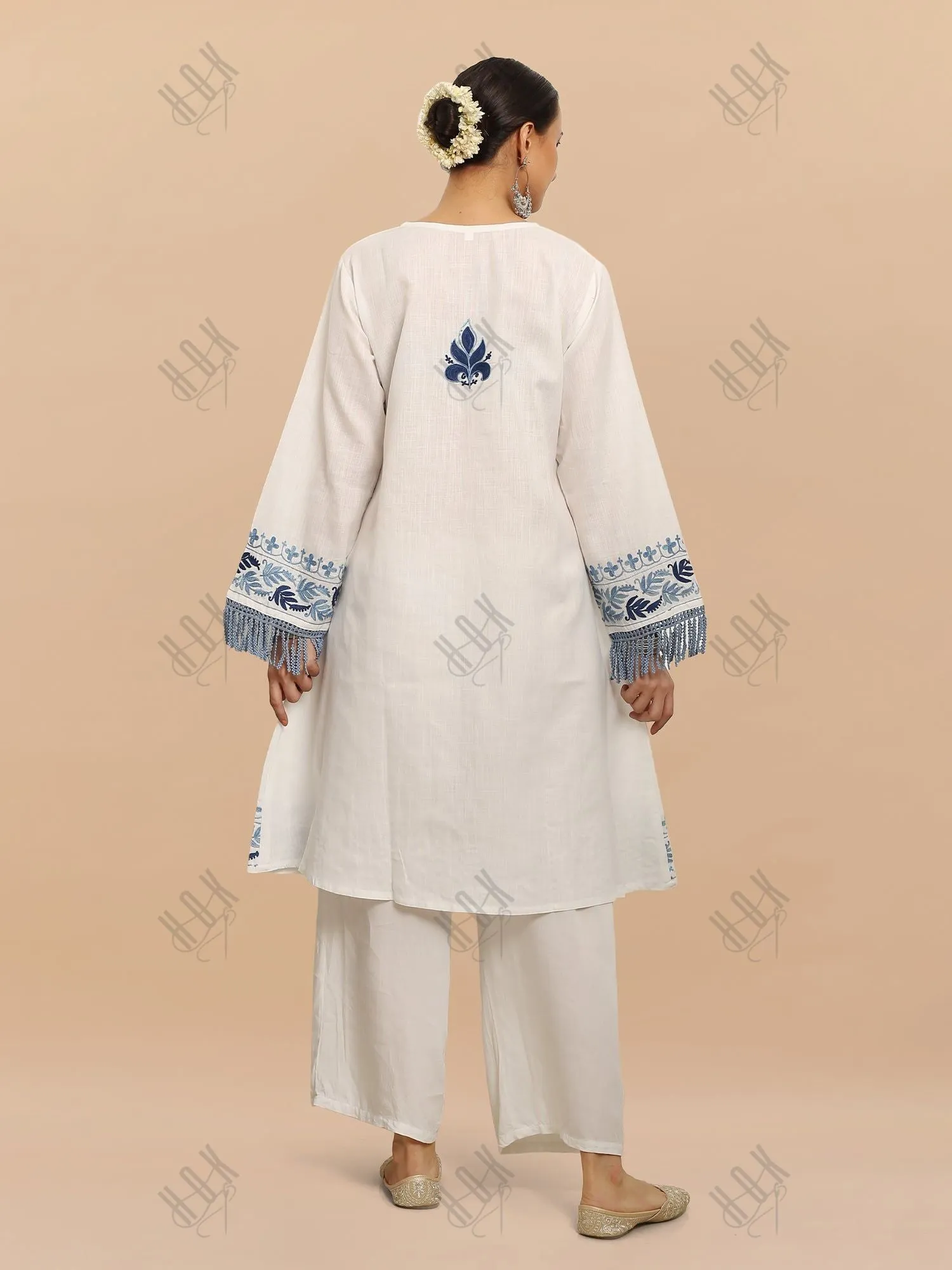 Shiwangi in Falak Kashmiri Long Kurta - White