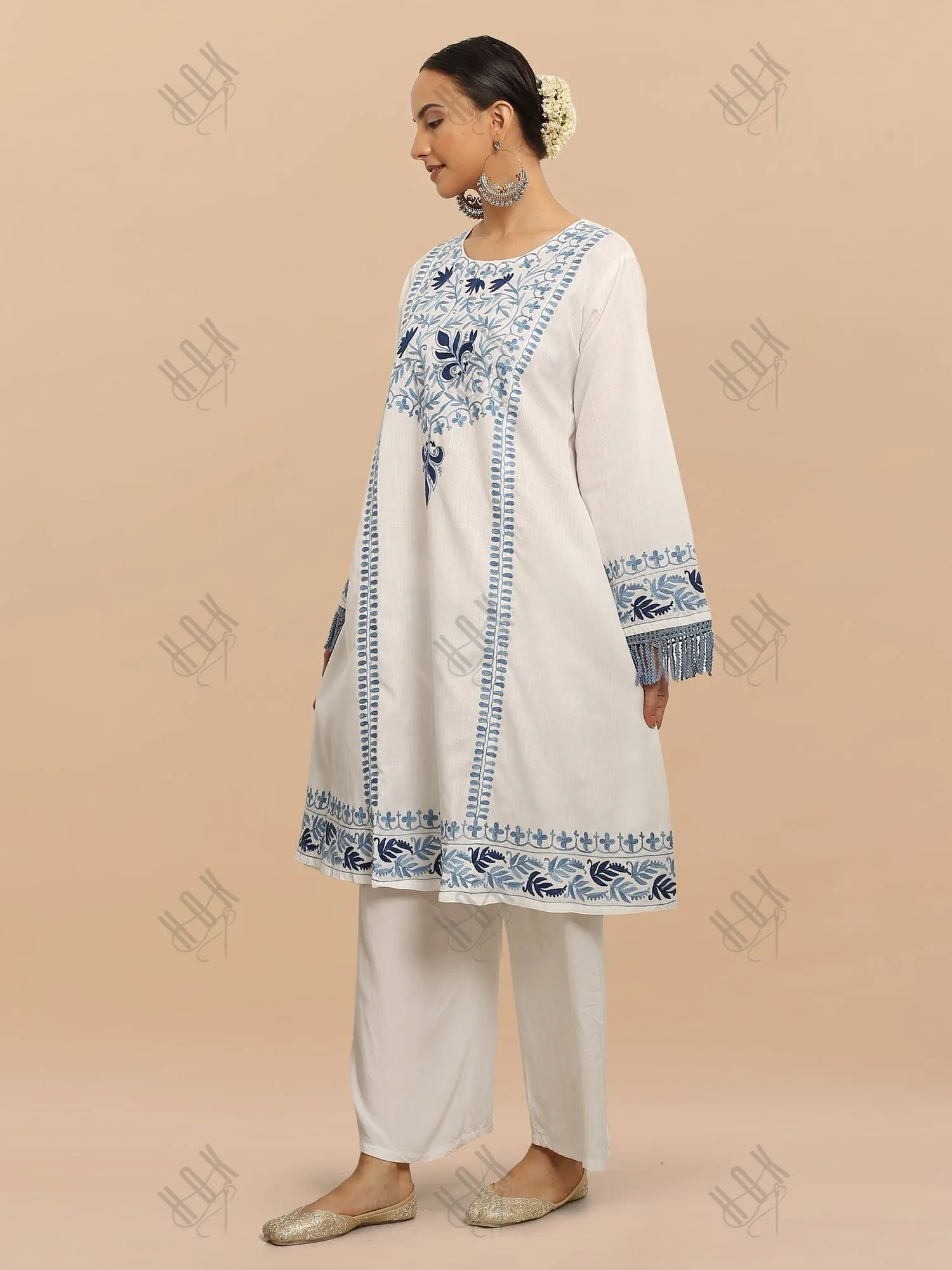 Shiwangi in Falak Kashmiri Long Kurta - White